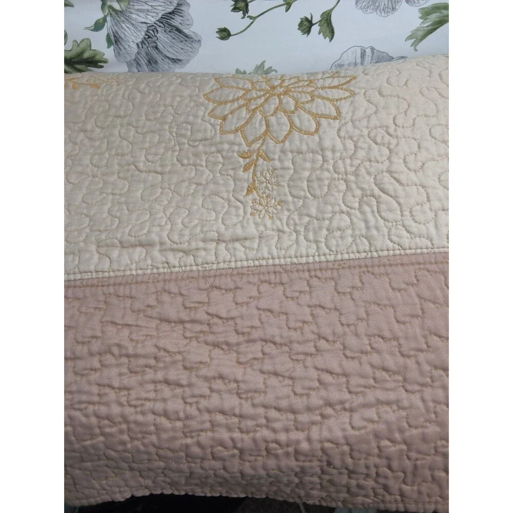 Vintage Full Size quilted Comforter and pillow Shams Scallop edge with gold...